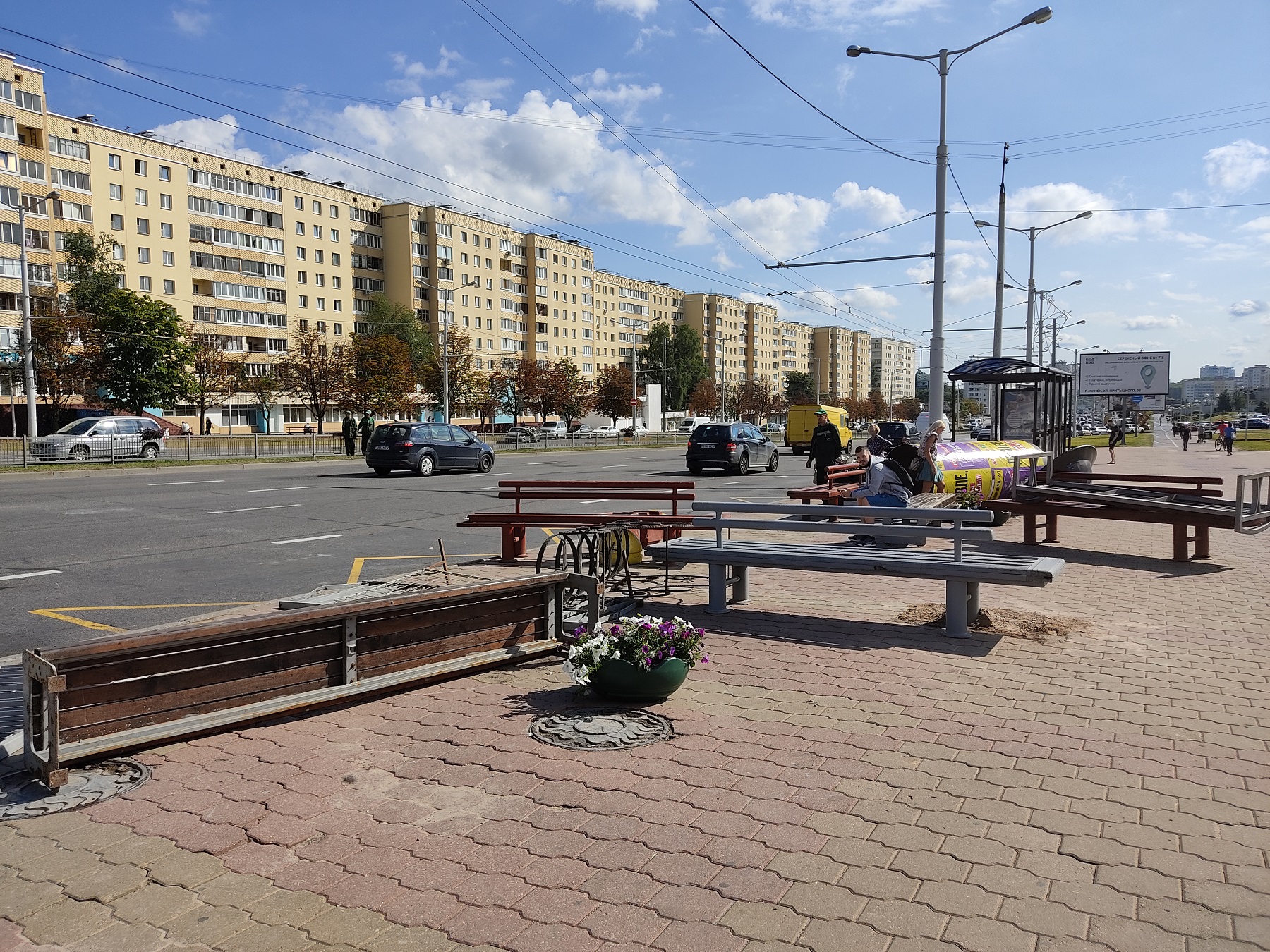 В районе метро "Спортивная" в Минске демонтировали остатки баррикад