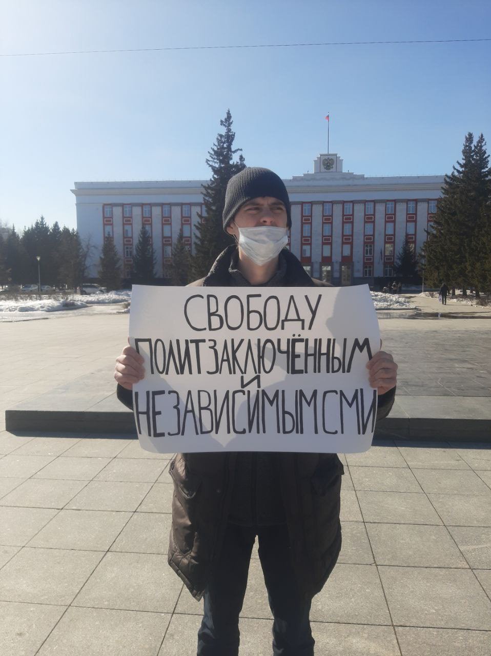 В России проходят одиночные пикеты против войны, есть задержанные