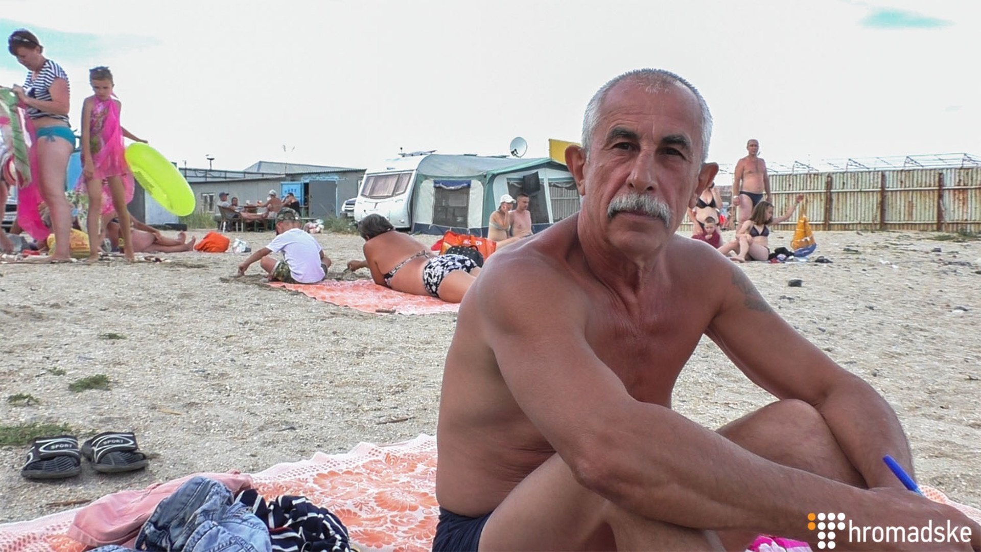 Пляж и война: как проходит курортный сезон по обе стороны конфликта на Донбассе