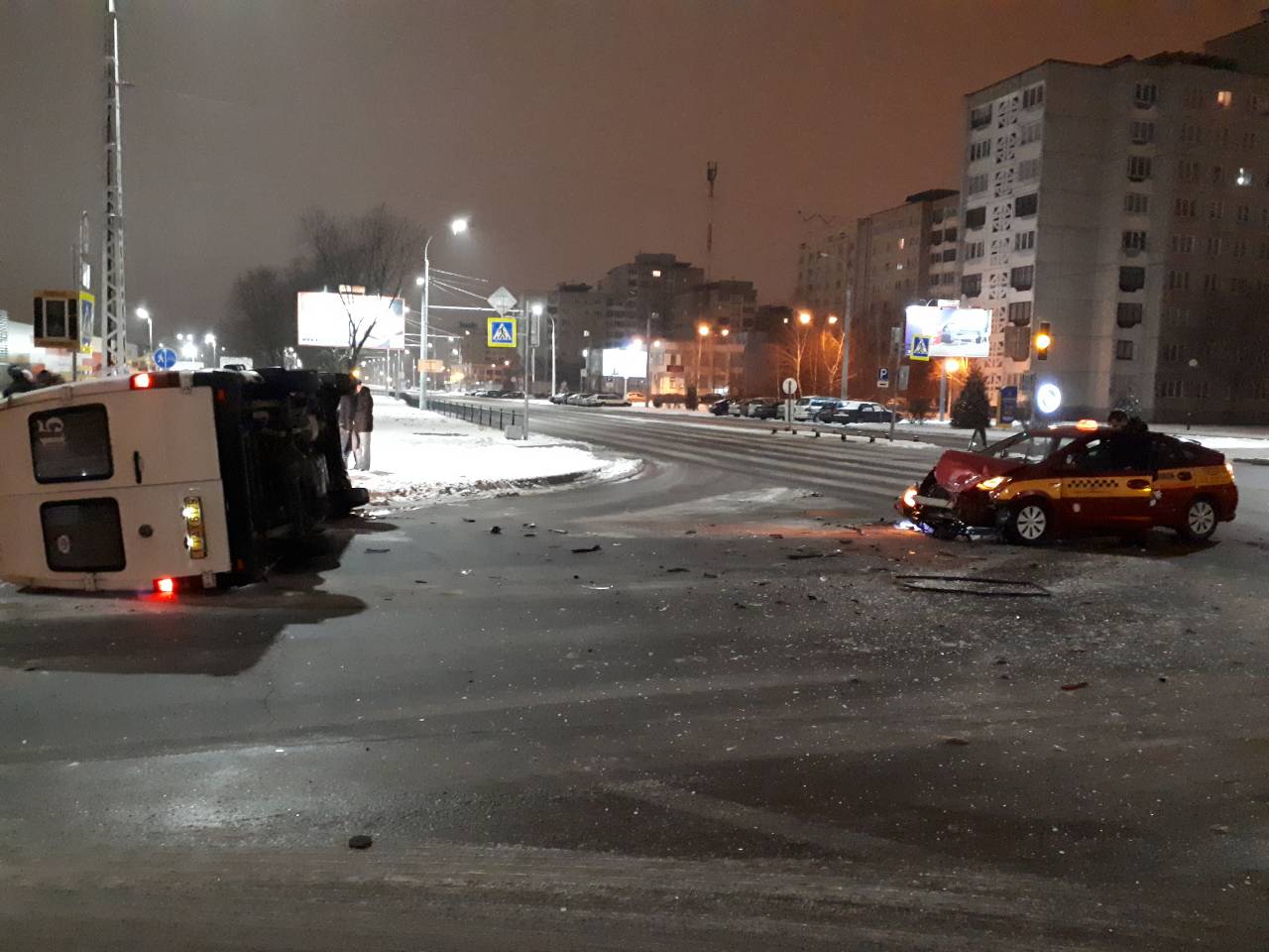 У Брэсце сутыкнуліся маршрутка і таксоўка: 5 чалавек траўмаваныя