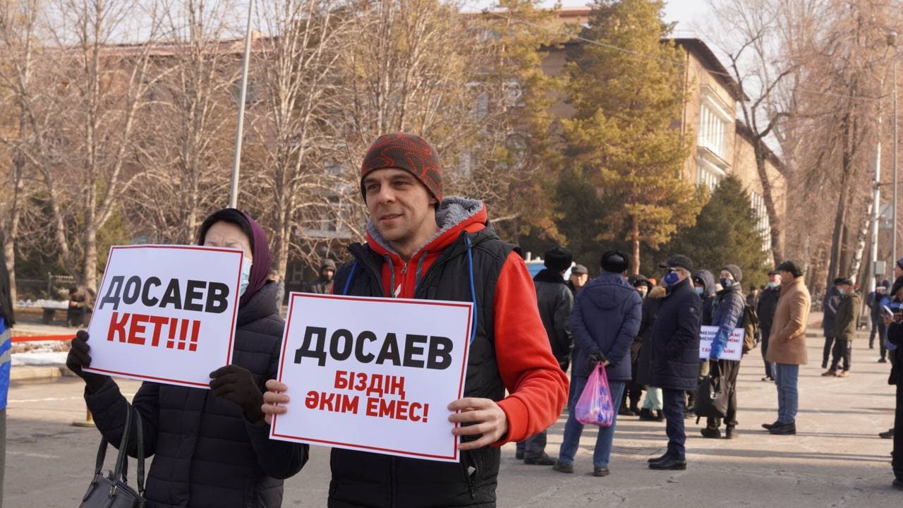 В Алматы митингующие требуют сделать должность акима выборной