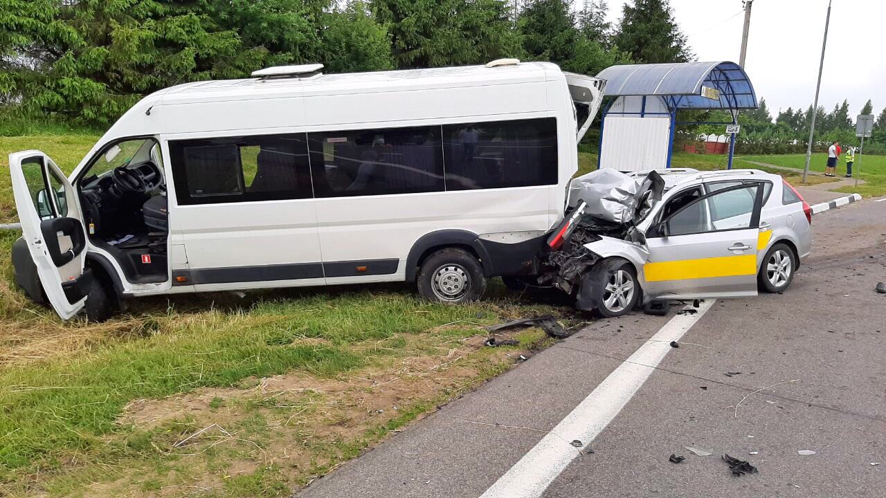 ДТП с маршруткой под Минском: 1 человек погиб, 5 получили травмы