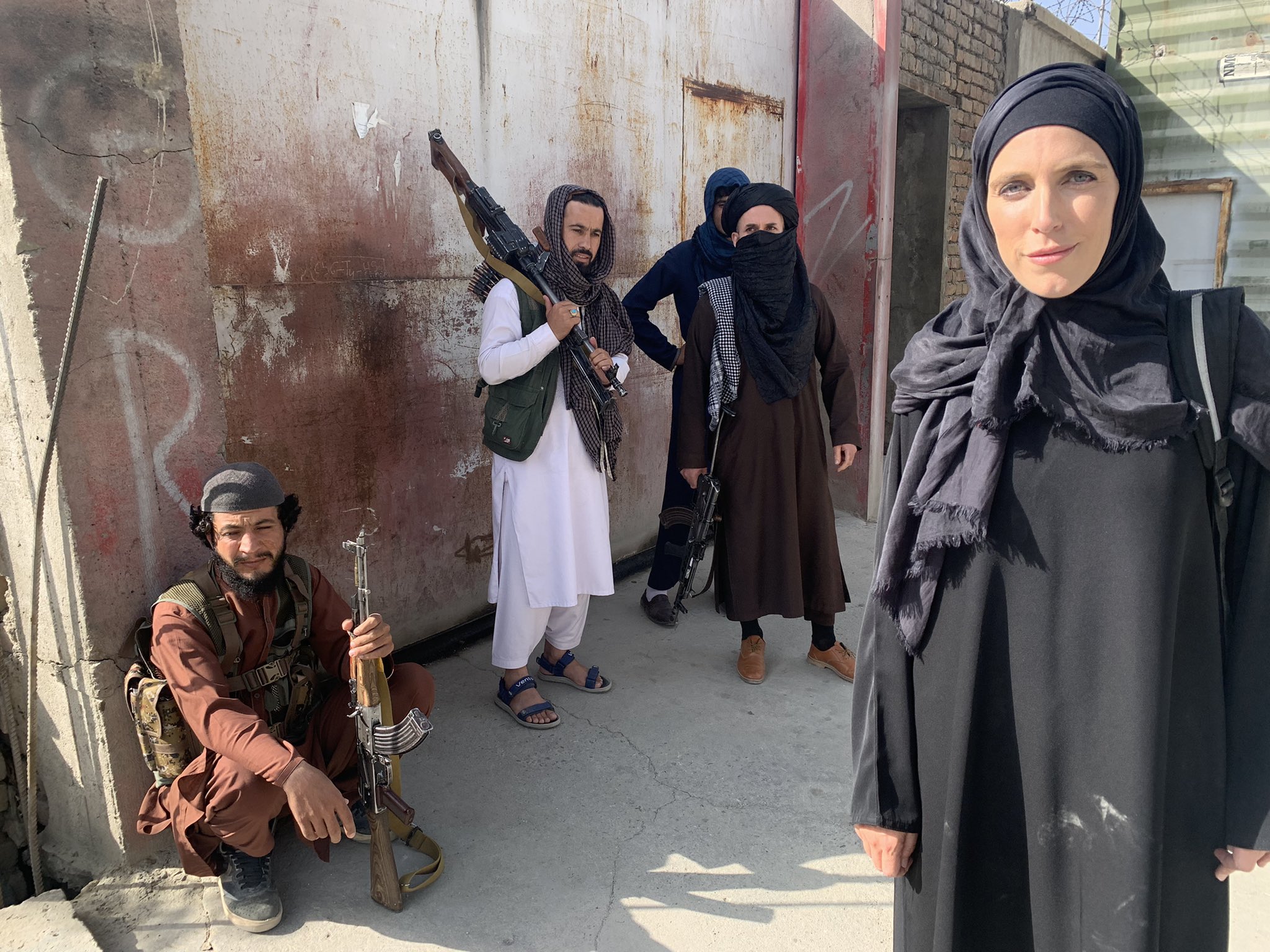 Выражаем озабоченность: рабочий день журналиста в Кабуле и перевод со змеиного