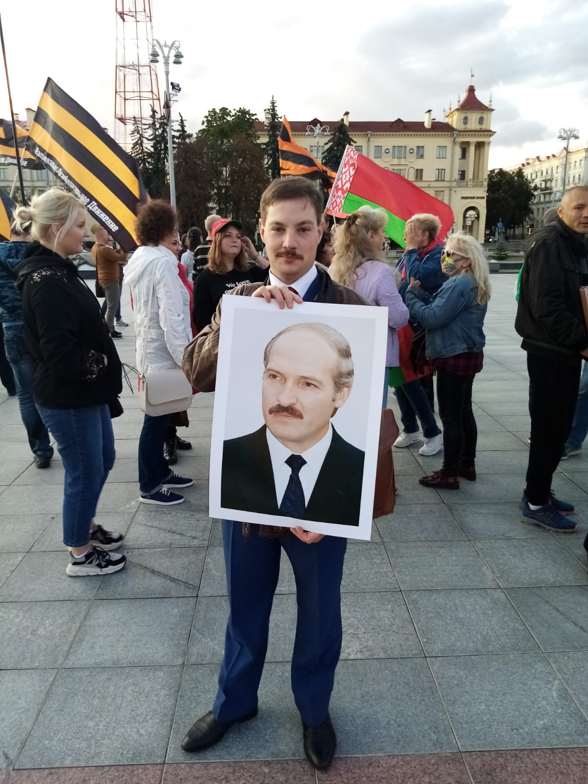 Кто этот коммунист, вещающий в госСМИ про Беларусь, демократию и Сороса?
