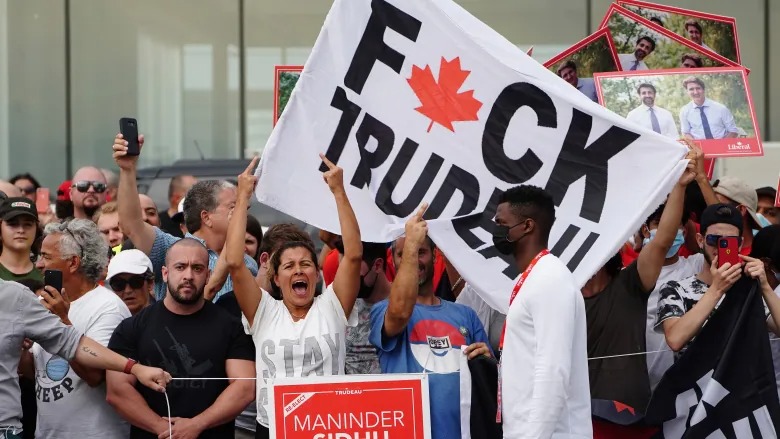 Дальнобойщики против карантина: как Канада оказалась охвачена протестами