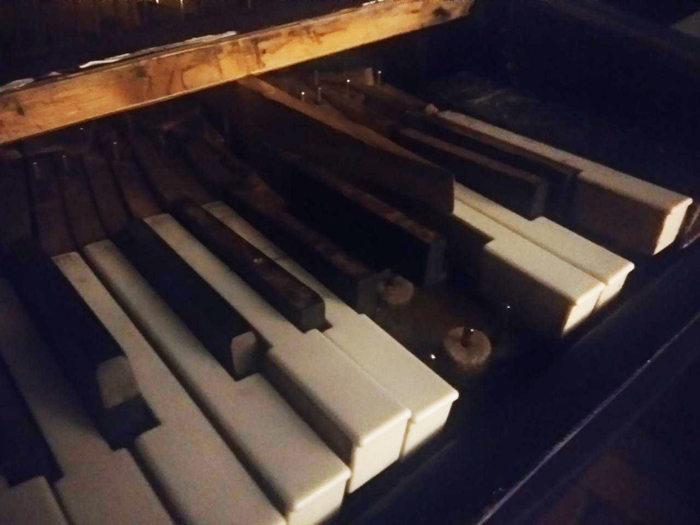 В Верхнем городе неизвестные надругались над “свободным пианино”
