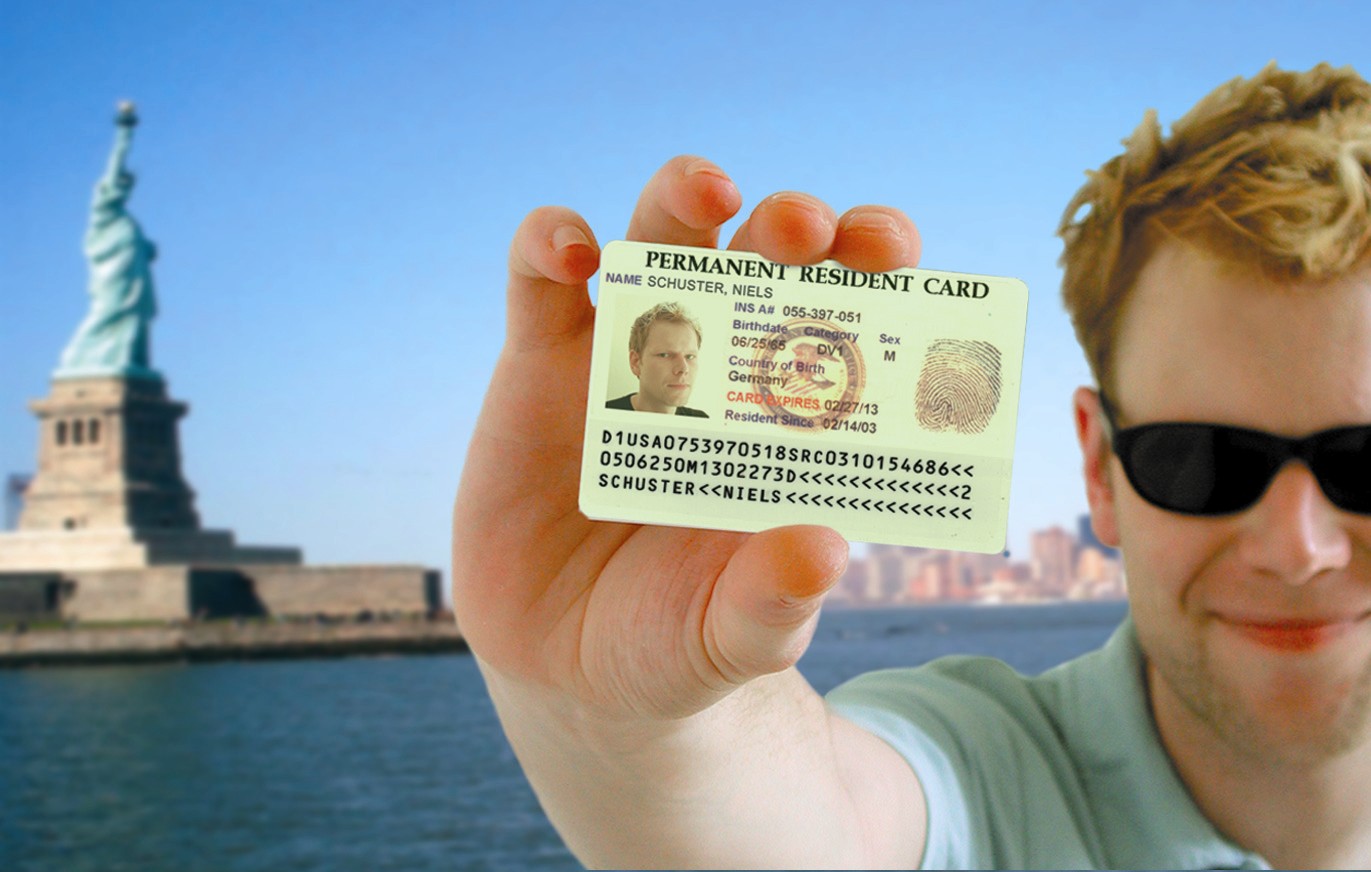 Госдеп: США не останавливает визовую лотерею Green Card на ближайший год