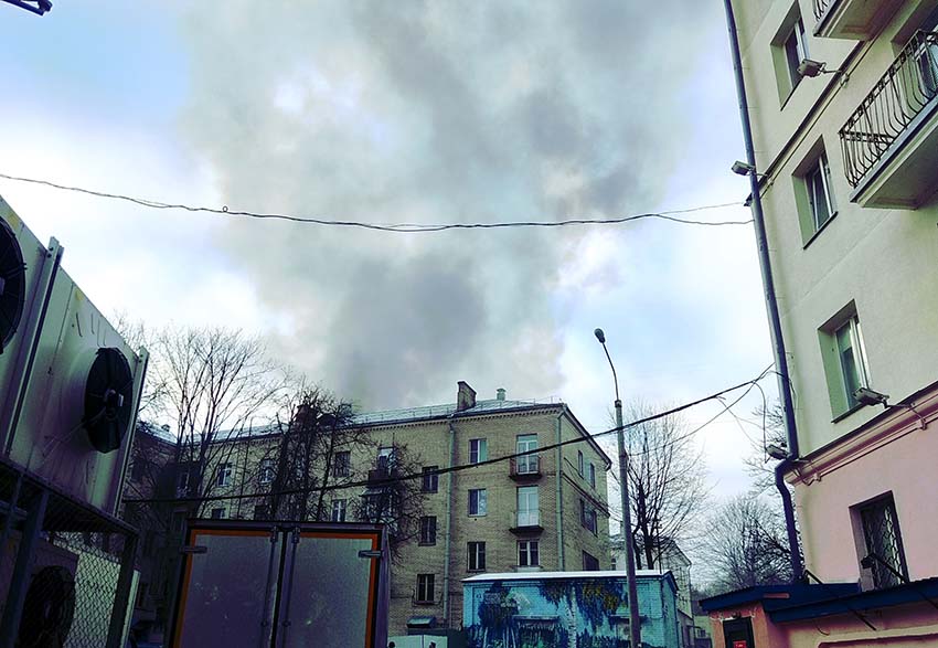 У цэнтры Мінска ў жылым доме адбыўся пажар (фота)