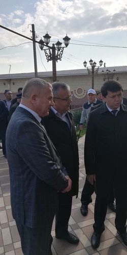 Беларускі пасол ва Узбекістане падарыў 100-гадоваму ветэрану вайны трактар