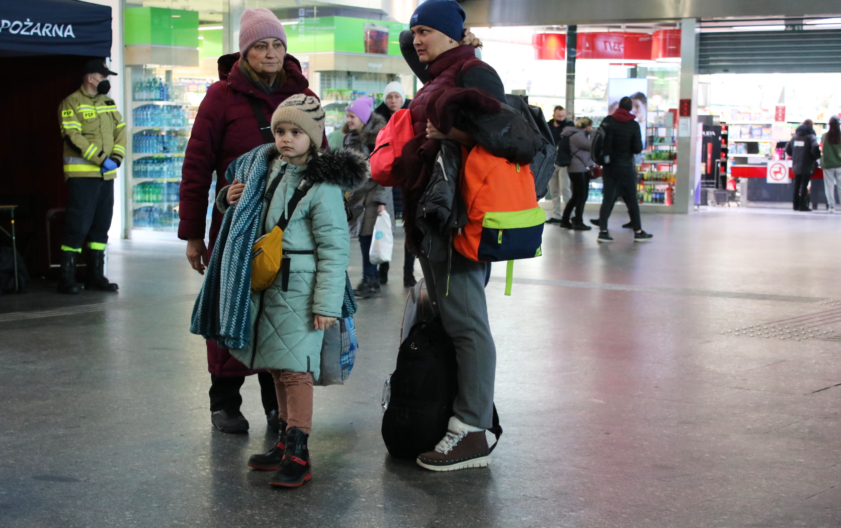 “Люди ехали тысячами!” Что сейчас происходит на центральном вокзале в Варшаве