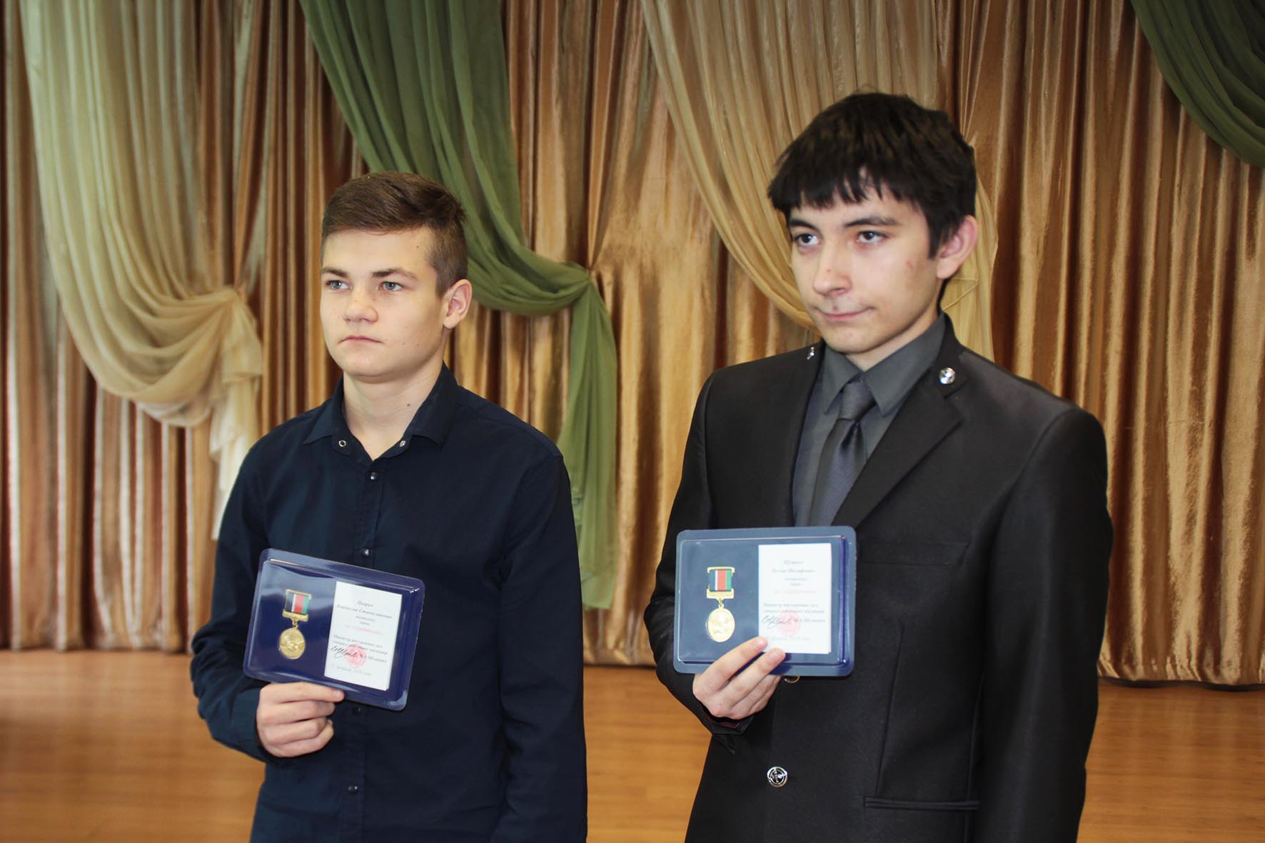 Шуневіч узнагародзіў школьнікаў са Стоўбцаў, якія былі параненыя падчас нападу