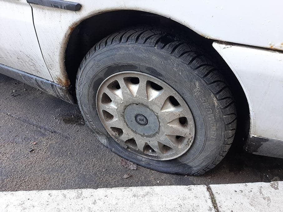 В машине задержанного за "покушение на Лукашенко" Костусева пробили колёса