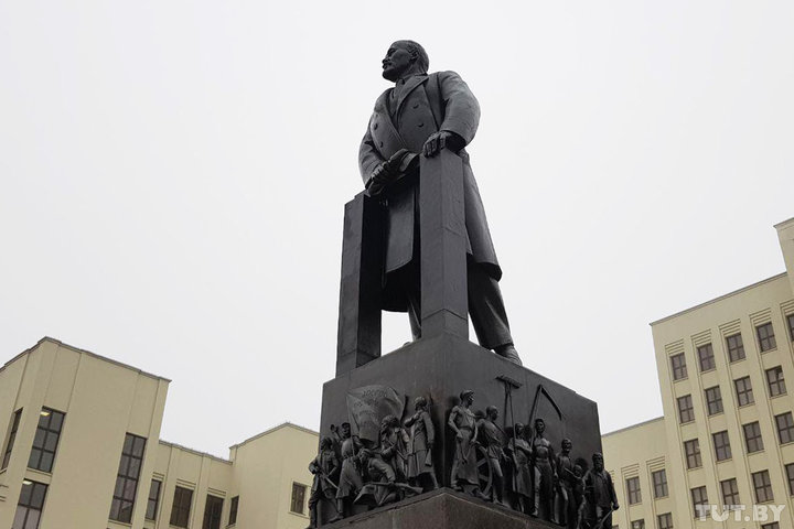 Да 7 лістапада Леніна на плошчы Незалежнасці ў Мінску памылі