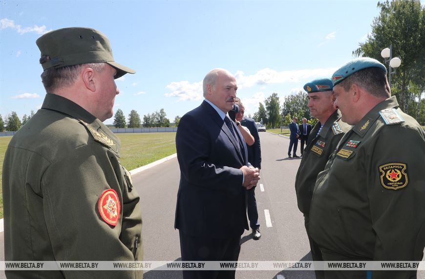 Лукашэнка — спецназаўцам: сёння войны пачынаюцца з вулічных пратэстаў