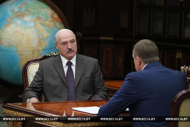 Пасля чутак пра інсульт БЕЛТА паказала фатаграфіі Лукашэнкі