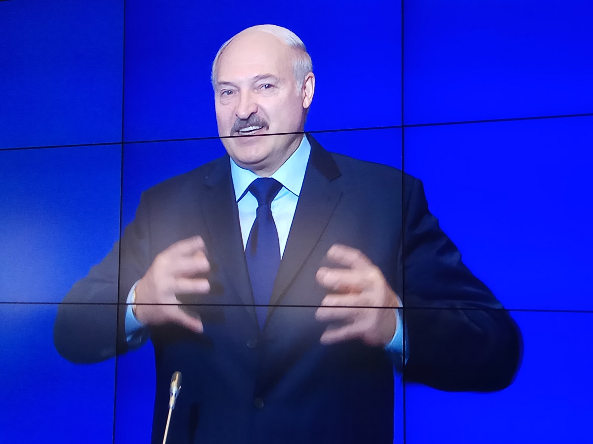 Как Александр Лукашенко пугал 400 участников “Минского диалога”
