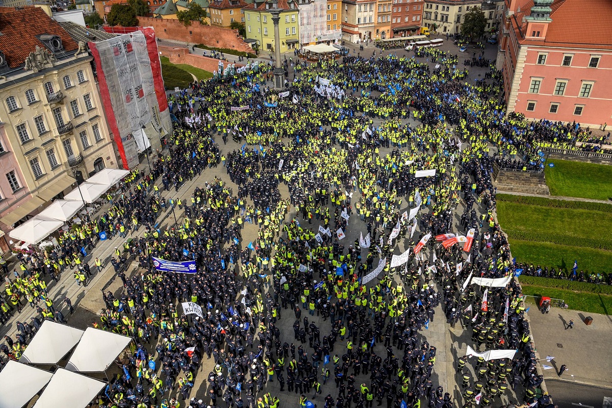Почему полиция в Польше вышла на улицы и перестала штрафовать нарушителей