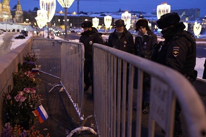 Московская полиция огородила мемориал на месте убийства Бориса Немцова 