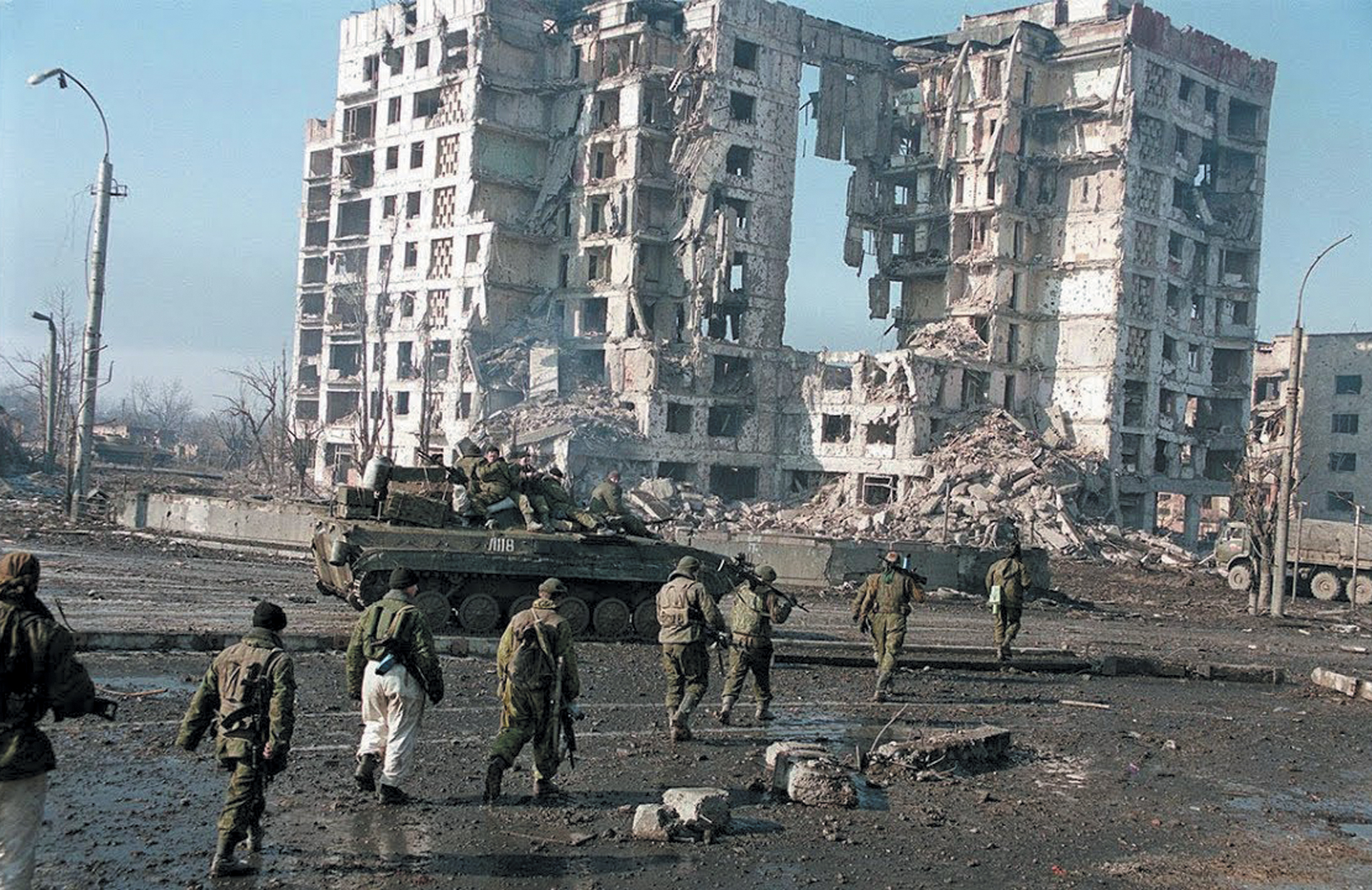 Почему грозный стал грозным. Дворец Дудаева штурм Грозного 1995. Чечня штурм Грозного 1994 1995.