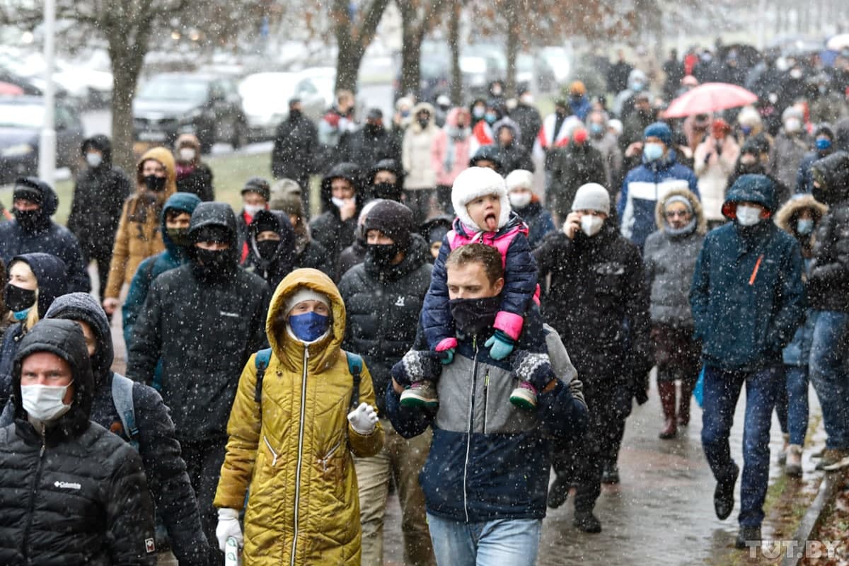 Снежный Марш соседей в фото