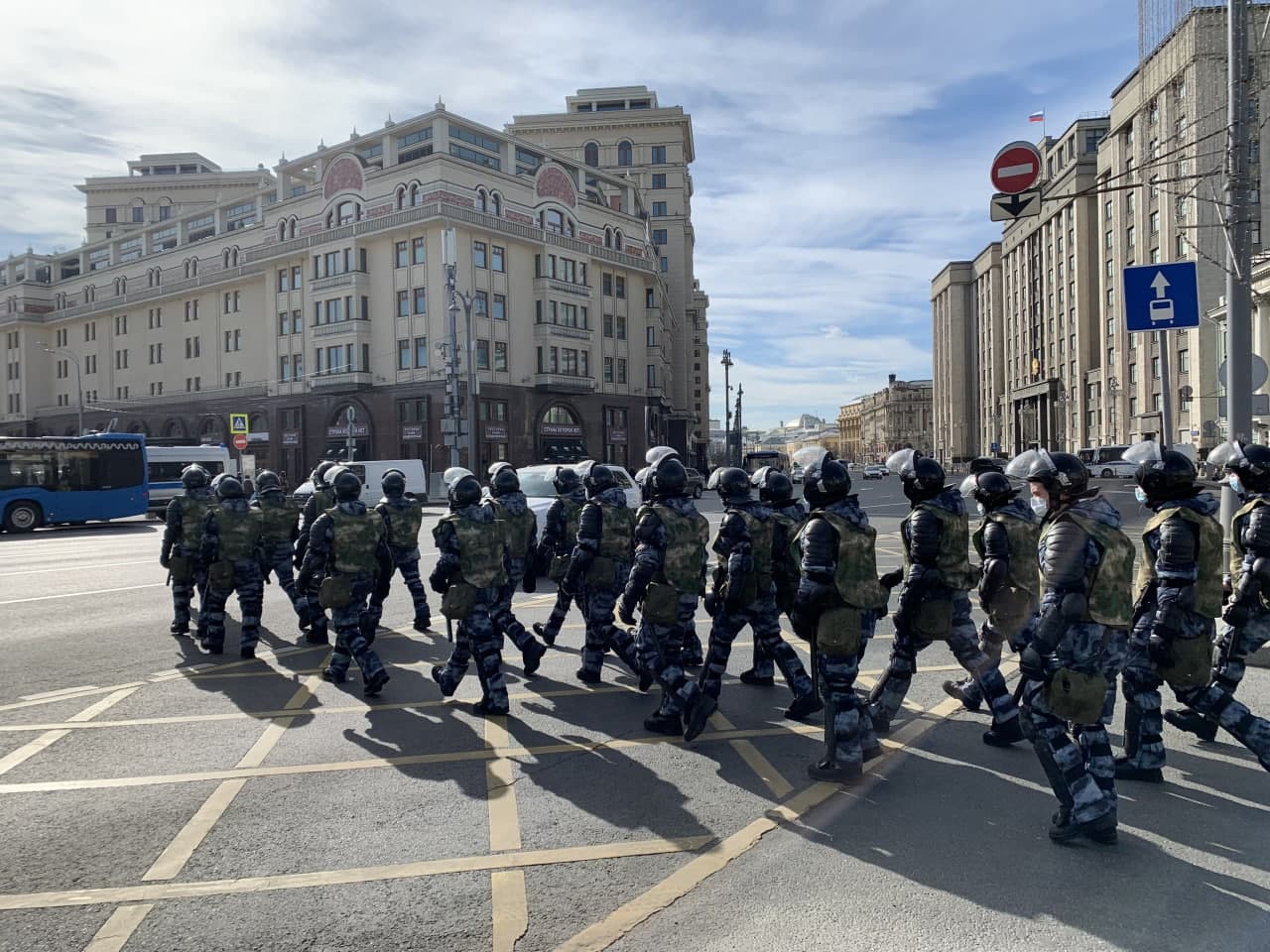 По всей России проходят антивоенные митинги, задержаны более 500 человек