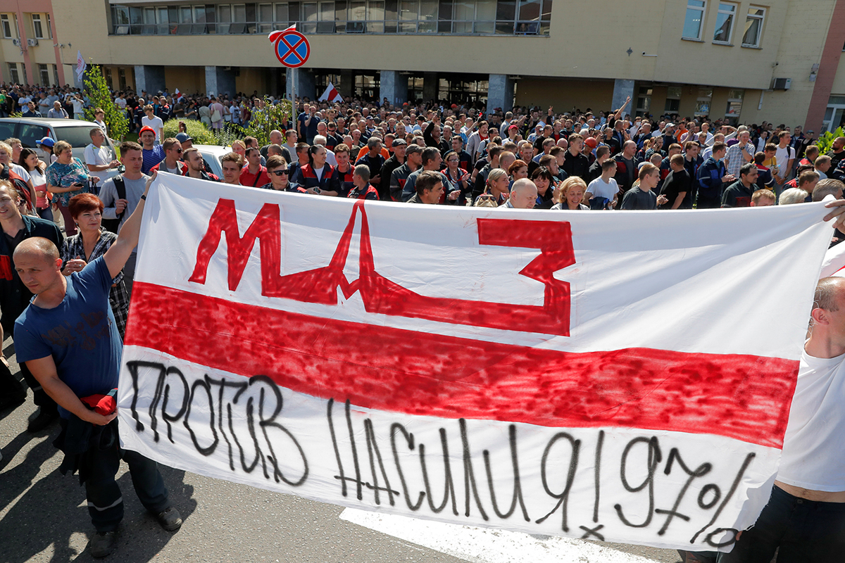 Уходят по-итальянски: как бастуют белорусские заводы, почему страйка не видно?