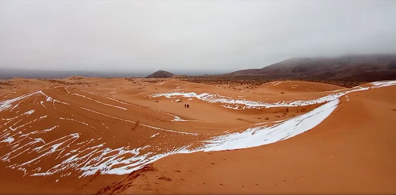 У пустыні Сахары другі год запар выпаў снег