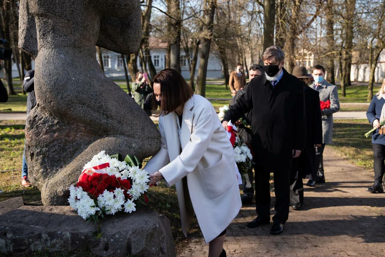 Светлана Тихановская и Джули Фишер почтили память жертв аварии на ЧАЭС
