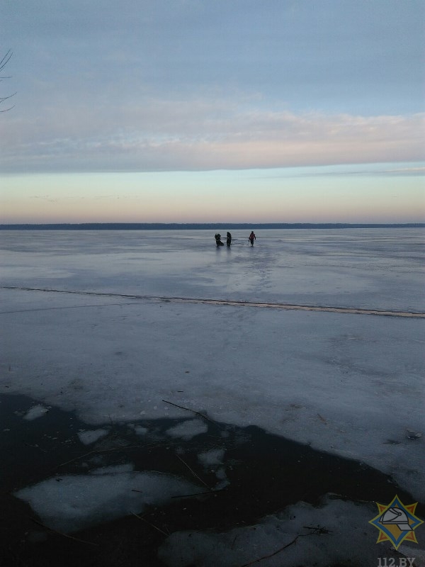 Каля Чашнікаў двое рыбакоў праваліліся пад лёд, выратавалі толькі аднаго