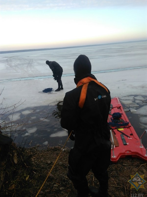 Каля Чашнікаў двое рыбакоў праваліліся пад лёд, выратавалі толькі аднаго