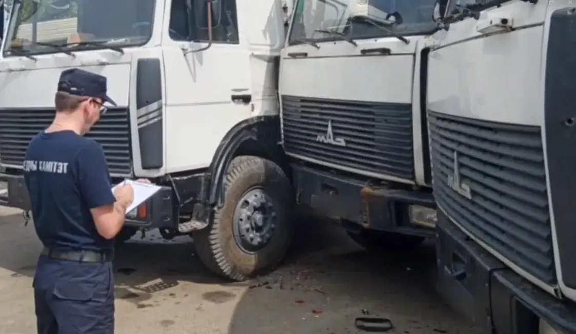 На минском предприятии в результате ЧП с грузовиком серьезно пострадал водитель