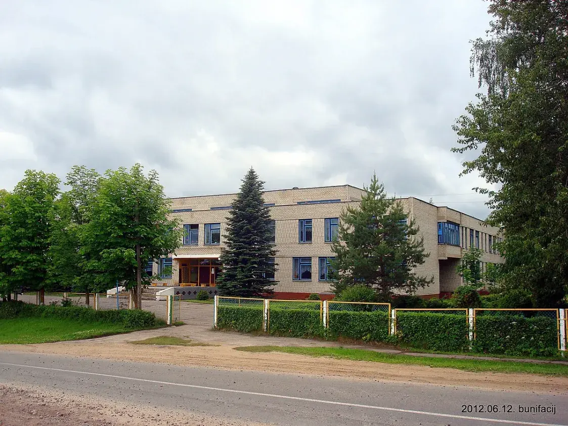 Чиновники заговорили о школах на белорусском. Как они закрывались последние годы