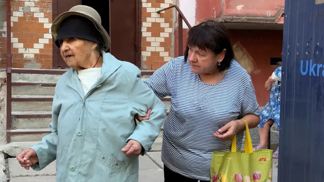 "Прилетает каждую секунду": как живёт украинский Херсон летом 2025-го