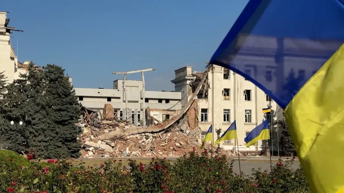 "Прилетает каждую секунду": как живёт украинский Херсон летом 2025-го