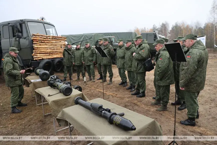 Белорусы приварили на танк печку. Но вряд ли она спасёт от “Джавелина”
