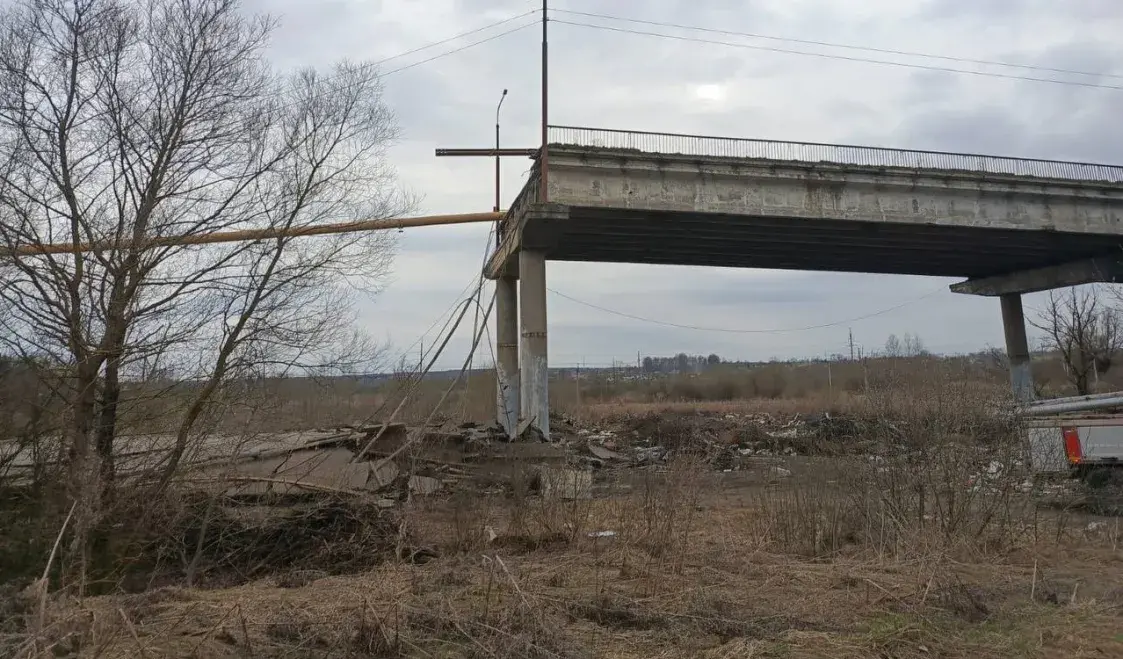 На Смаленшчыне абрынуўся мост над чыгункай, спынены рух паміж РБ і РФ