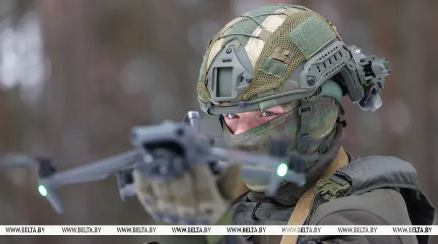 У Ваеннай акадэміі Беларусі пачаліся заняткі па кіраванні беспілотнікамі