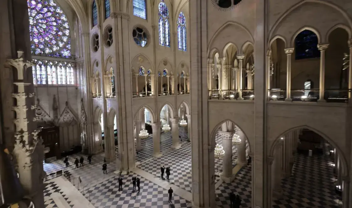 З'явіліся першыя фота сабора Нотр-Дам пасля працяглай рэстаўрацыі