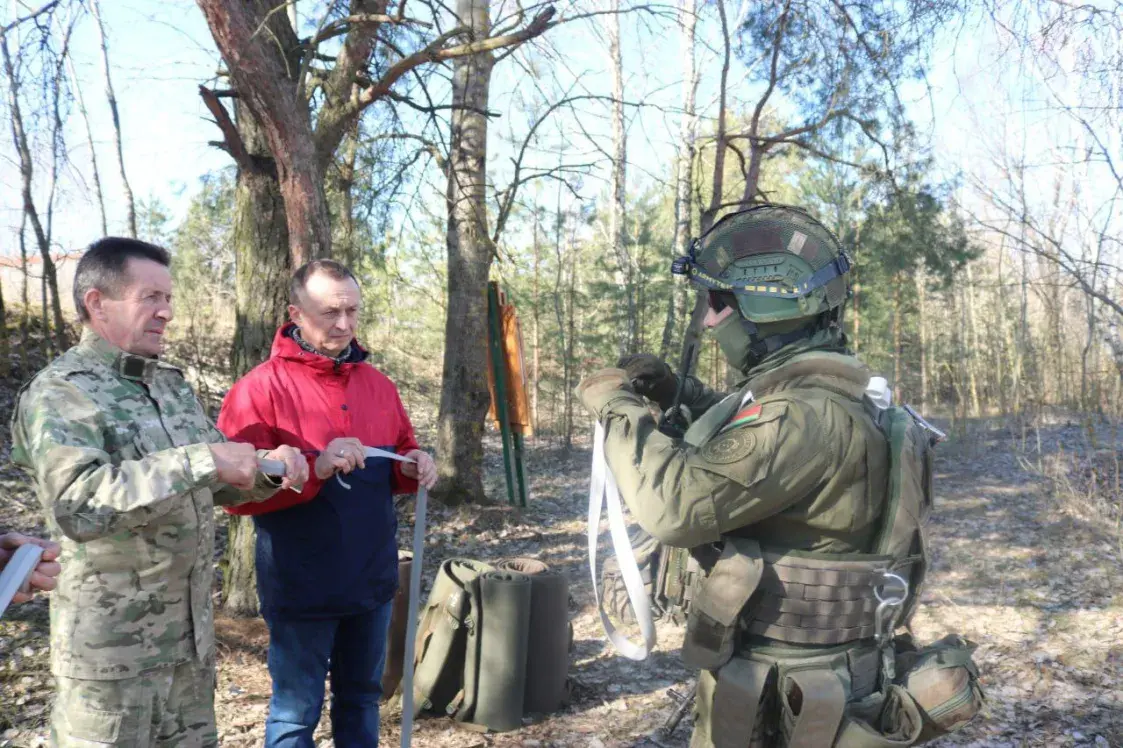 У Лоеўскім раёне атрад "народнага апалчэння" трэніраваў генерал