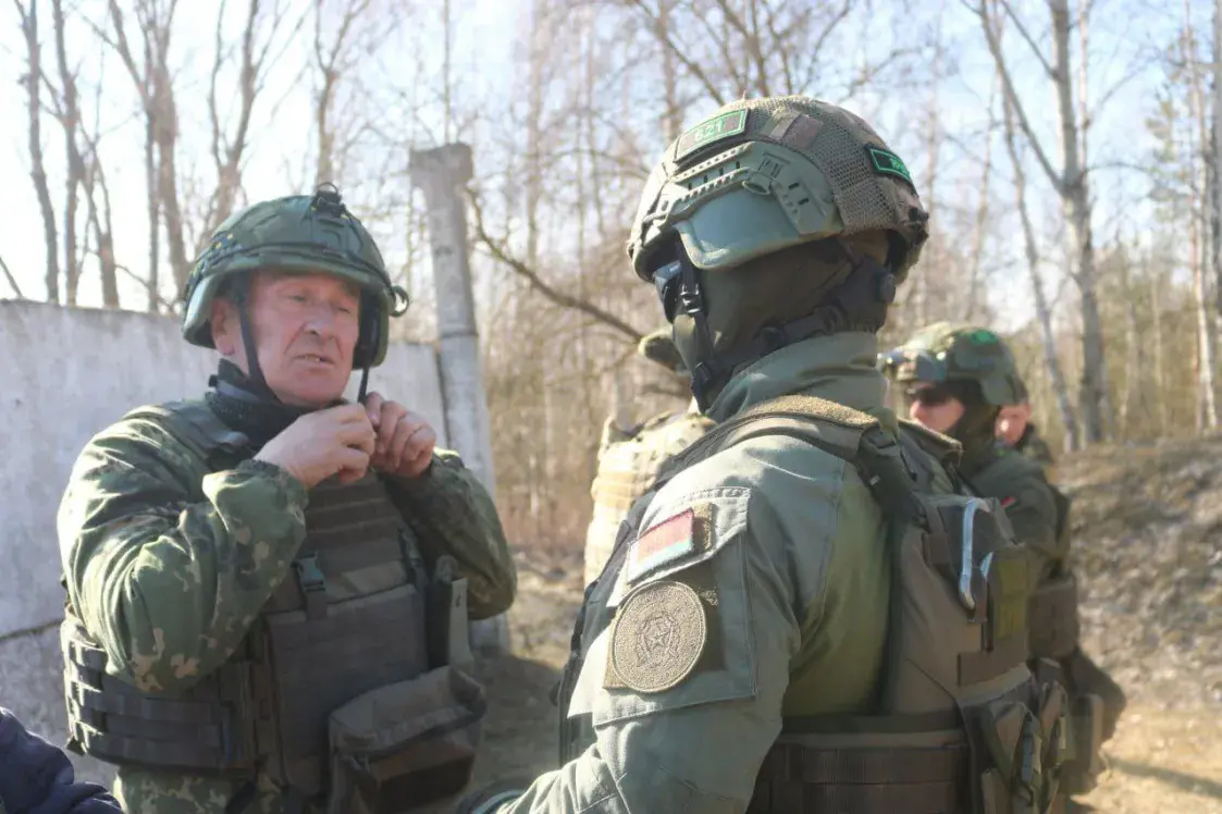 У Лоеўскім раёне атрад "народнага апалчэння" трэніраваў генерал