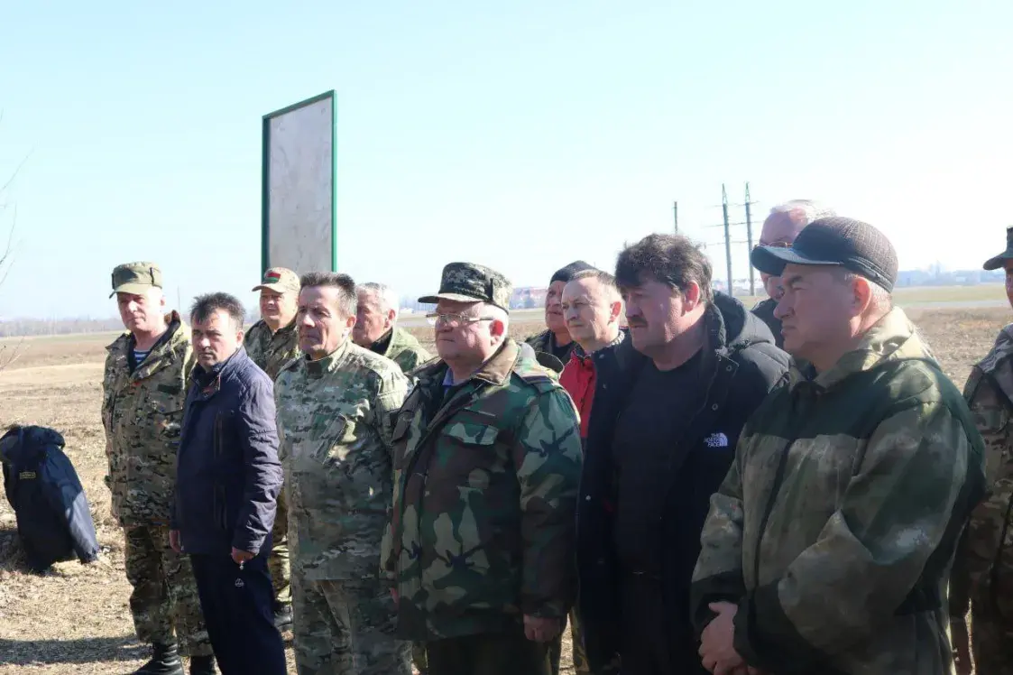 У Лоеўскім раёне атрад "народнага апалчэння" трэніраваў генерал