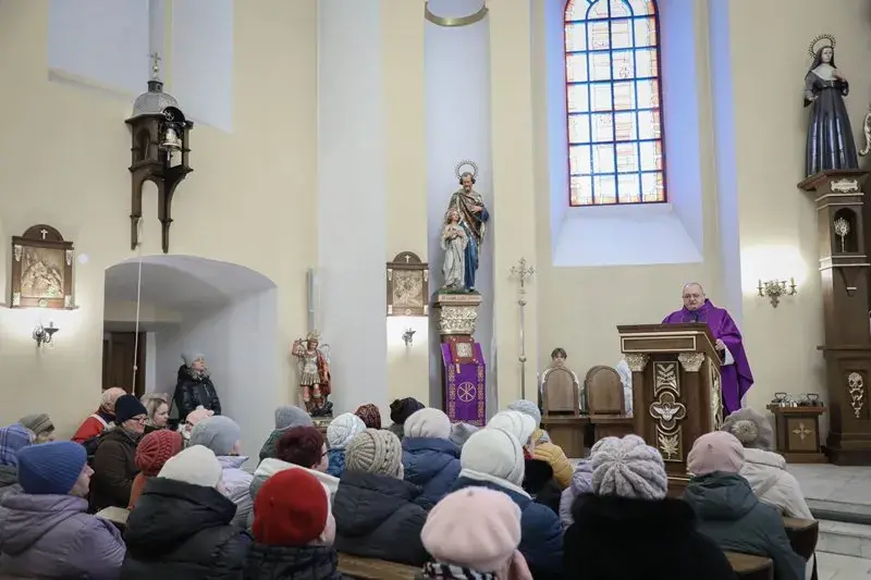 У смаргонскім касцёле павесілі адрэстаўраваны звон XVIII стагоддзя