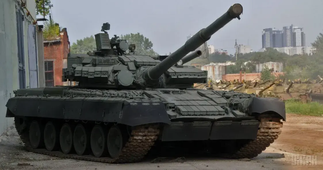 Составы с танками: какую военную технику Беларусь может передать России