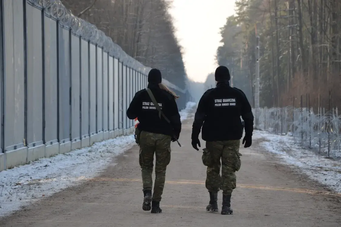 “Мы вымушаныя пакідаць гэтых людзей у лесе” — што адбываецца на польска-беларускай мяжы
