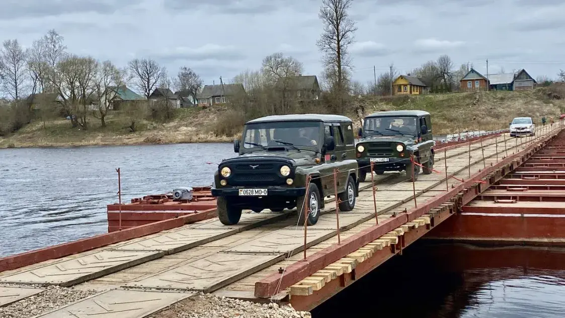 У Бешанковічах усталявалі пантонны мост праз Заходнюю Дзвіну