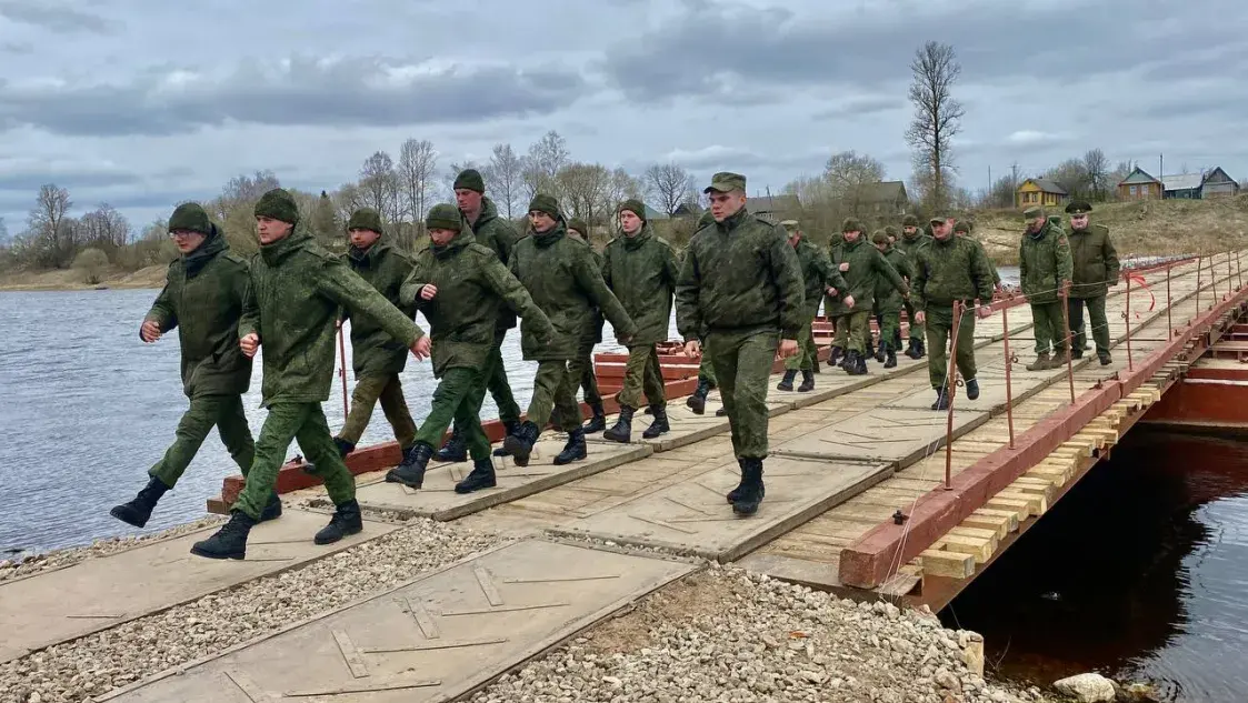 У Бешанковічах усталявалі пантонны мост праз Заходнюю Дзвіну
