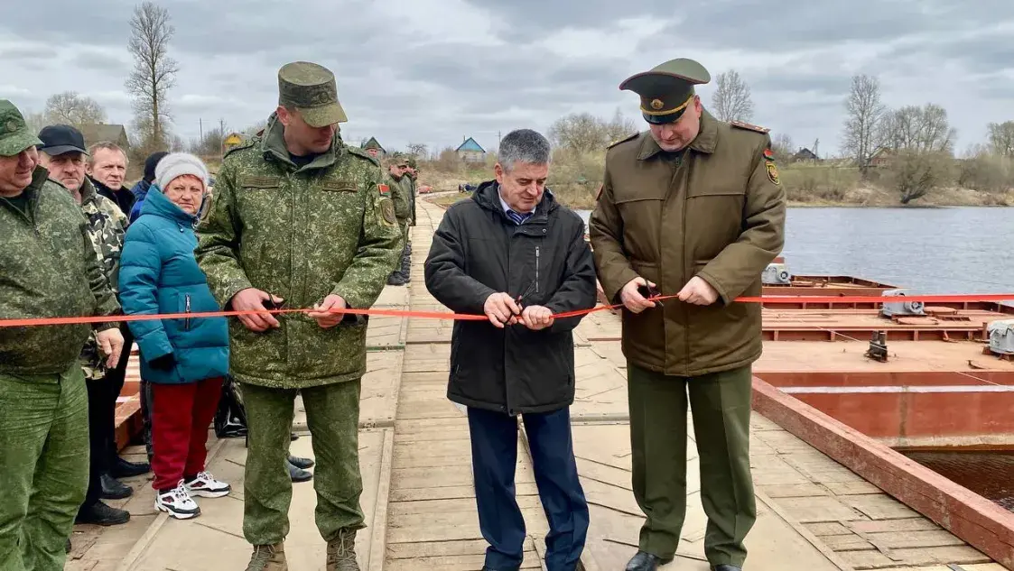 У Бешанковічах усталявалі пантонны мост праз Заходнюю Дзвіну