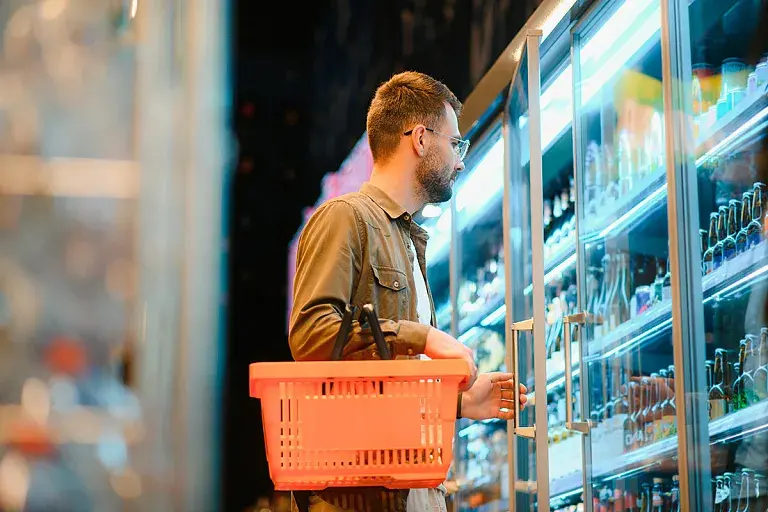 Цэны на алкаголь выраслі. Як гэтым скарыстаецца ўлада — меркаванне эканаміста