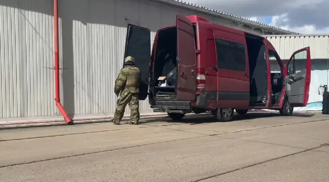 Кіроўца Mercedes з 580 кг выбухоўкі кажа, што яго выкарысталі ўцёмную