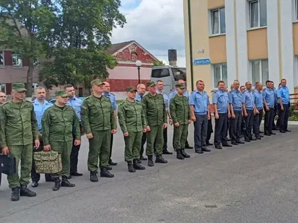 У Рэчыцкім раёне палкоўнік Крываносаў сустрэўся з байцамі "народнага апалчэння"